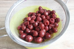 Свадебный торт Сердце шоколадный с розами из крема - шаг 9