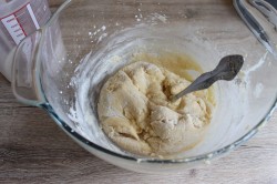 название картинки Торт Штефания с цветами и маскарпоне