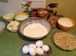 Торт Сникерс с вареным сгущенным молоком - шаг 1 Торт Сникерс с вареным сгущенным молоком - шаг 1