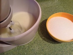 Торт Сникерс с вареным сгущенным молоком - шаг 5 Торт Сникерс с вареным сгущенным молоком - шаг 5