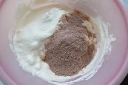 название картинки Торт со взбитыми сливками и фруктами