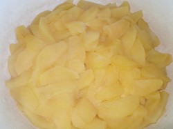 Яблочный торт из песочного теста