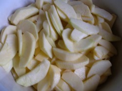 Яблочный торт из песочного теста