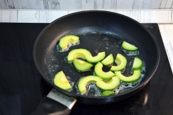 Яйцо пашот с авокадо