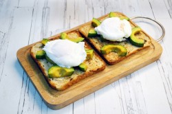 Яйцо пашот с авокадо