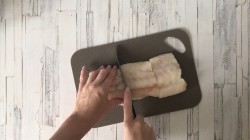 Треска по-польски на рыбном бульоне с корнем сельдерея - шаг 2 Треска по-польски на рыбном бульоне с корнем сельдерея - шаг 2