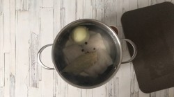 Треска по-польски на рыбном бульоне с корнем сельдерея - шаг 3 Треска по-польски на рыбном бульоне с корнем сельдерея - шаг 3