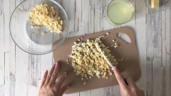 Треска по-польски на рыбном бульоне с корнем сельдерея - шаг 5 Треска по-польски на рыбном бульоне с корнем сельдерея - шаг 5