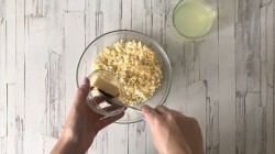 Треска по-польски на рыбном бульоне с корнем сельдерея - шаг 6 Треска по-польски на рыбном бульоне с корнем сельдерея - шаг 6