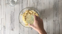 Треска по-польски на рыбном бульоне с корнем сельдерея - шаг 7 Треска по-польски на рыбном бульоне с корнем сельдерея - шаг 7