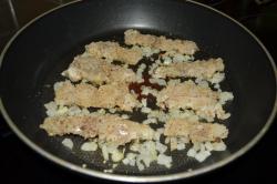 Треска в горшочке с вином и рисом