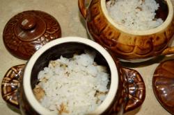 Треска в горшочке с вином и рисом