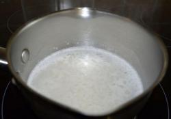 Треска в горшочке с вином и рисом