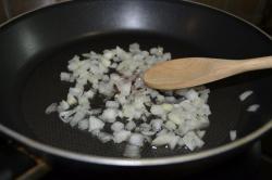 Треска в горшочке с вином и рисом