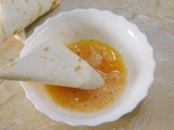 название картинки Треугольники из лаваша с сыром на сковороде