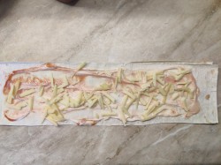 Сосиски в лаваше на сковороде