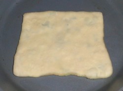 Турецкие лепешки гезлеме на кефире с зеленью - шаг 10