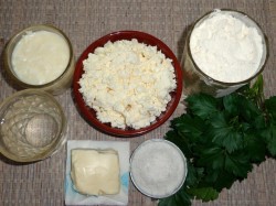 Турецкие лепешки гезлеме на кефире с зеленью - шаг 1