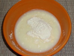 Турецкие лепешки гезлеме на кефире с зеленью - шаг 3