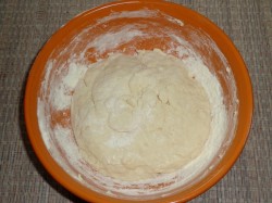 Турецкие лепешки гезлеме на кефире с зеленью - шаг 4