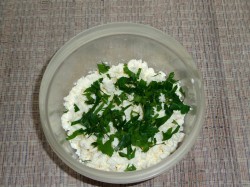 Турецкие лепешки гезлеме на кефире с зеленью - шаг 5