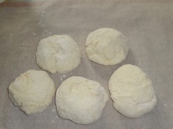 Турецкие лепешки гезлеме на кефире с зеленью - шаг 6