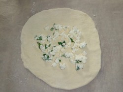 Турецкие лепешки гезлеме на кефире с зеленью - шаг 7