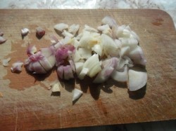 Тушеная говядина с баклажанами и помидорами - шаг 2