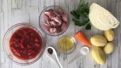 Тушеная капуста с мясом и картошкой - шаг 1
