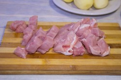 Картошка с капустой и мясом в мультиварке - шаг 2 Картошка с капустой и мясом в мультиварке - шаг 2