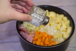 Картошка с капустой и мясом в мультиварке - шаг 7 Картошка с капустой и мясом в мультиварке - шаг 7