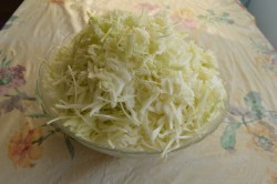 название картинки Тушеная капуста с сосисками в мультиварке