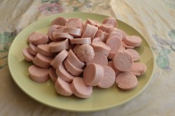 название картинки Тушеная капуста с сосисками в мультиварке