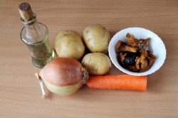 название картинки Тушеная картошка с грибами и морковью