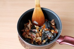 название картинки Тушеная картошка с грибами и морковью