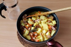 название картинки Тушеная картошка с грибами и морковью