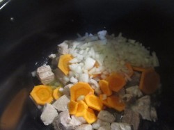 Тушеная картошка с кабачками в мультиварке - шаг 4