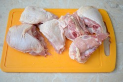 Тушеная картошка с курицей в сковороде