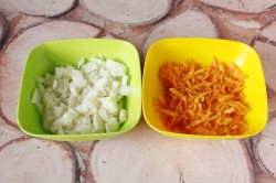 Тушеная картошка с куриным филе в кастрюле