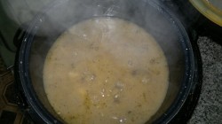 Тушеная картошка с легким и грибами в мультиварке