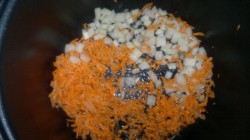 Тушеная картошка с легким и грибами в мультиварке