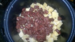 Тушеная картошка с легким и грибами в мультиварке