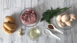 Тушеная картошка с мясом и грибами