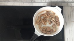 Тушеная картошка с мясом и грибами