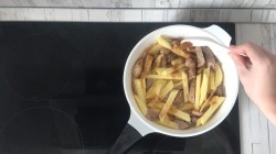 Тушеная картошка с мясом и грибами