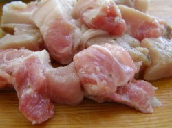 название картинки Тушеная картошка со свининой на сковороде