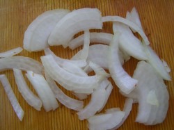 название картинки Тушеная картошка со свининой на сковороде