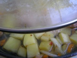 название картинки Тушеная картошка со свининой на сковороде