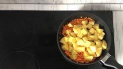 название картинки Тушеная картошка в духовке