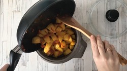 название картинки Тушеная картошка в духовке